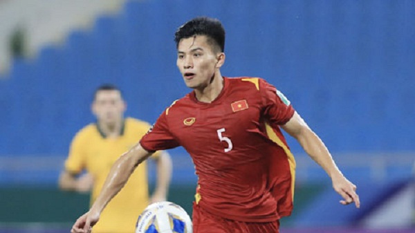 Cầu thủ mang áo số 5 đội tuyển Việt Nam là Nguyễn Thanh Bình